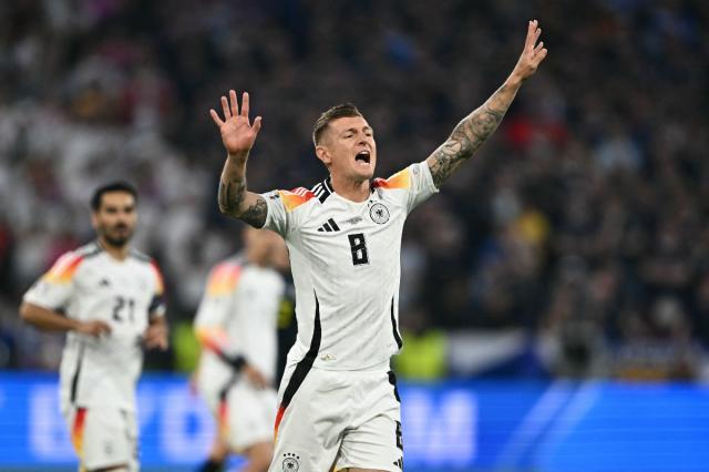 九游j9官网-克罗斯：开门红助长信心 之后的对手比苏格兰强