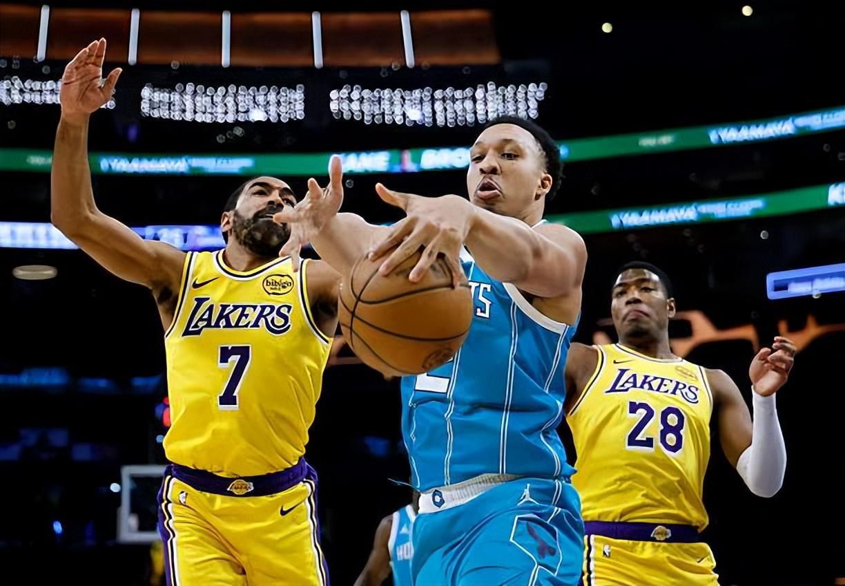 九游官方服务-打了半天最高数据是犯规，湖人替补后场连底薪球员的水平都达不到